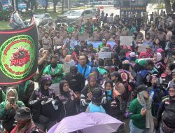 Aksi Damai Ojol di Monas: 4 Tuntutan Tolak Komisi 10% & Status Karyawan