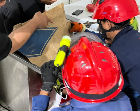 Karyawan Depok Tangan Tergiling Mesin, Ini Kronologi dan Peringatan Keselamatan