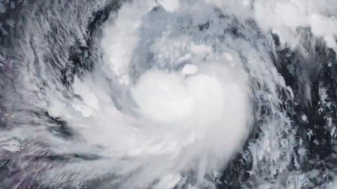 Topan Super Fung-wong Landa Filipina, 100.000 Warga Dievakuasi - Dampak dan Update