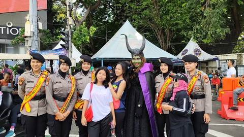 Maleficent CFD Bundaran HI: Cosplay Unik Jadi Magnet Foto dan Strategi Jualan Parfum