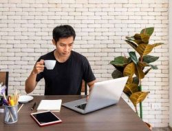 Kisaran Gaji Kerja Remote Luar Negeri 2024: VA, Programmer, Copywriter