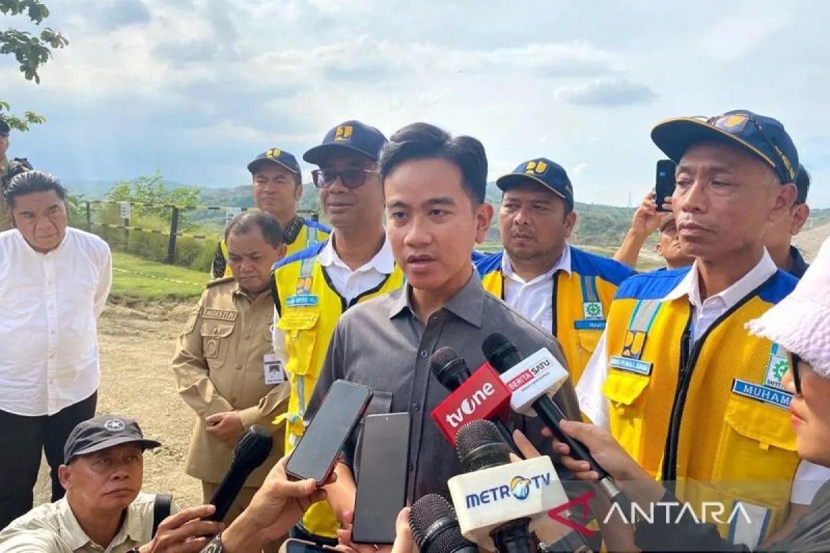 Gibran Buka Suara Soal Usulan Soeharto & Gus Dur Jadi Pahlawan Nasional