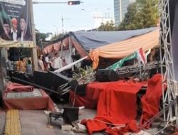 Kecelakaan Kembangan: Mobil Tabrak Tenda Maulid Nabi, 2 Orang Terluka Diduga Pengemudi Mabuk