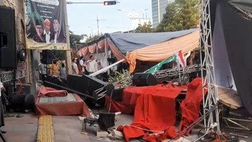 Kecelakaan Kembangan: Mobil Tabrak Tenda Maulid Nabi, 2 Orang Terluka Diduga Pengemudi Mabuk