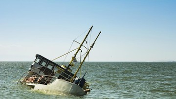 Kapal Migran Ilegal Tenggelam di Perbatasan Malaysia-Thailand: 1 Tewas, 10 Diselamatkan, Puluhan Hilang