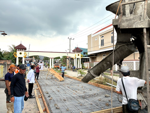 Warga Perbaiki Jalan Rusak di Perumahan Pemda Lampung Secara Swadaya, Ini Harapan Mereka