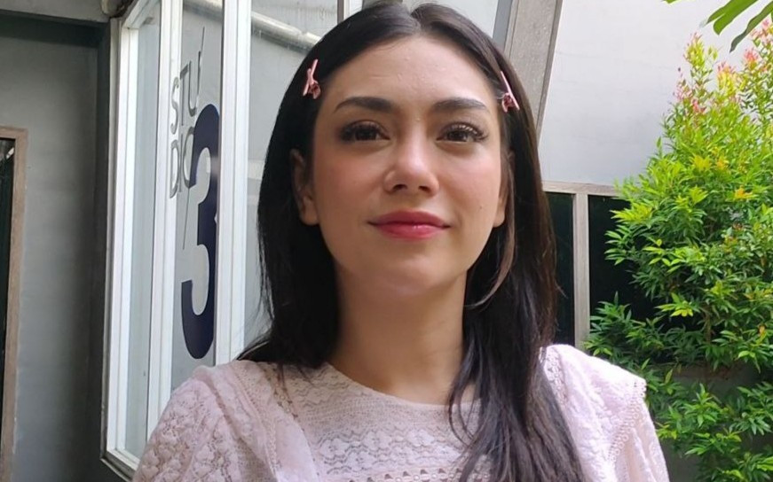 Celine Evangelista Jadi Sinden di Danyang Wingit Jumat Kliwon, Ini Pengalamannya