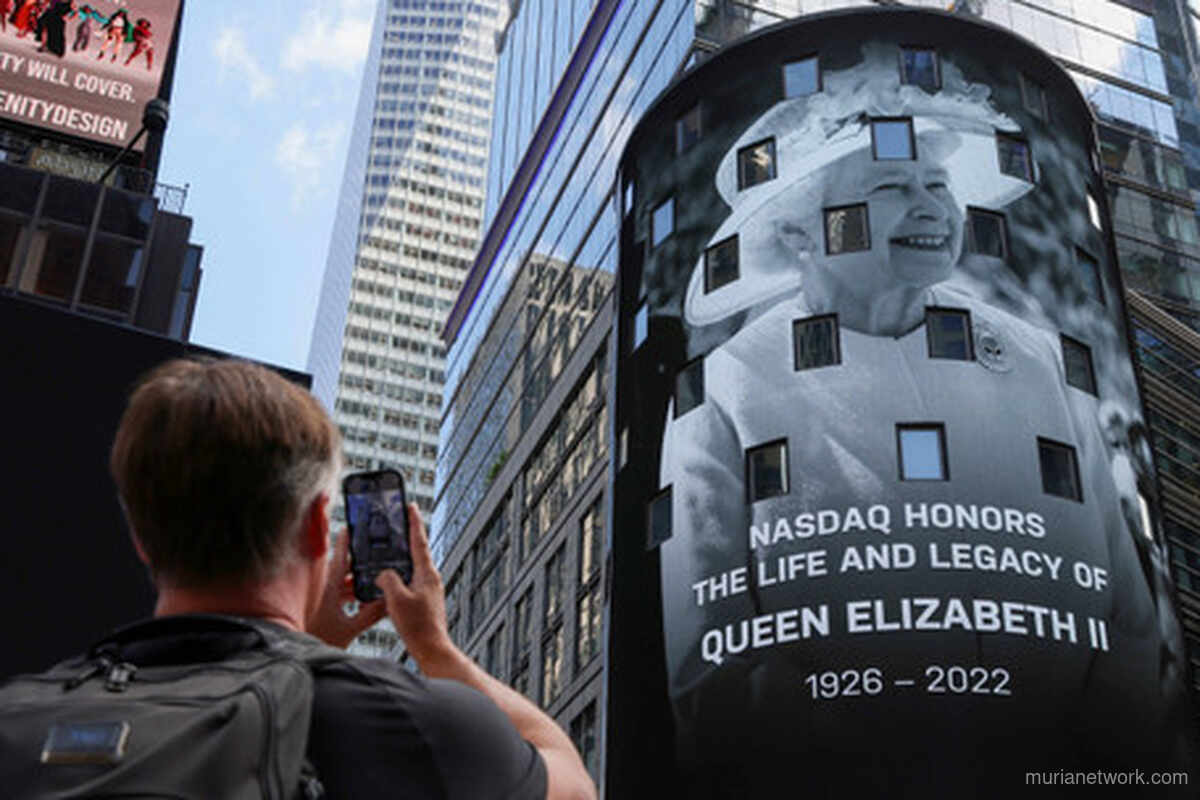 Pasar Saham AS Berakhir Campur: Nasdaq Turun, S&P 500 dan Dow Naik Tipis