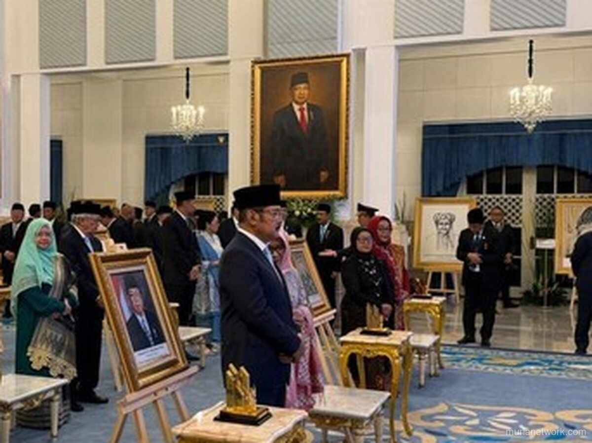 Prabowo Anugerahkan Gelar Pahlawan Nasional ke Soeharto dan Gus Dur