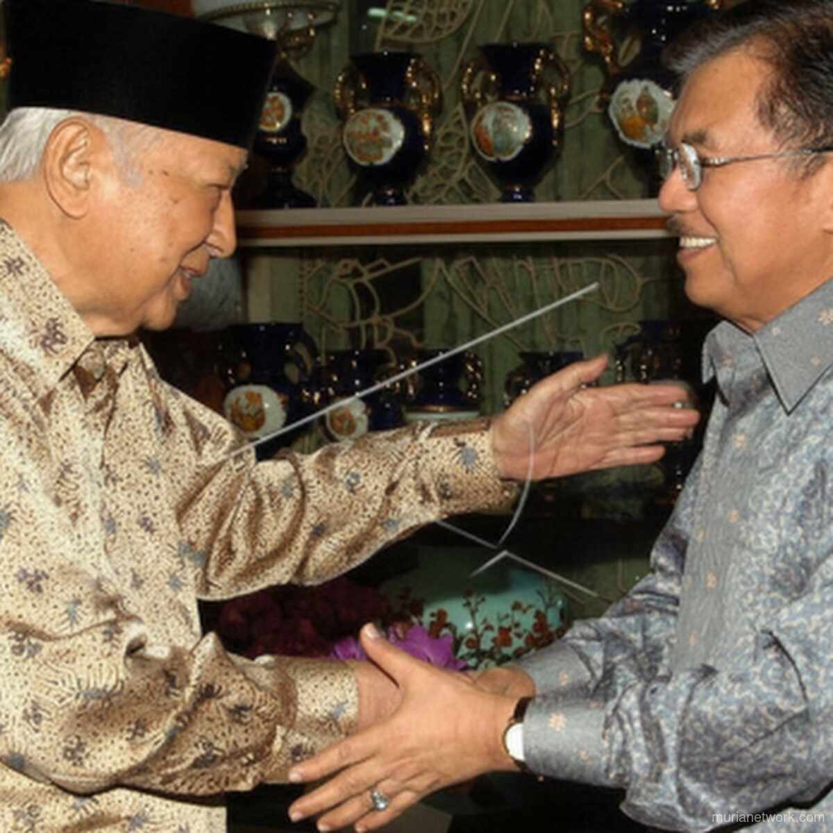 Jusuf Kalla Bela Gelar Pahlawan Soeharto: Amal Lebih Banyak daripada Dosa