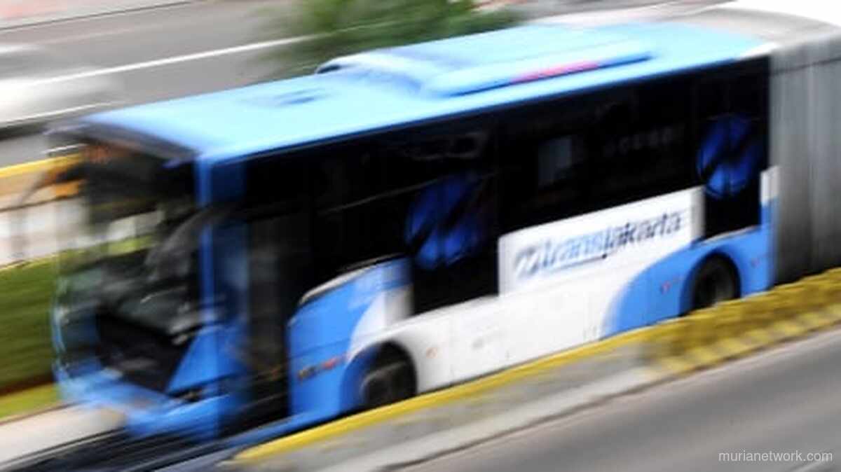 Bus Transjakarta Bekasi-Dukuh Atas Keluarkan Asap Tebal, Penumpang Dievakuasi