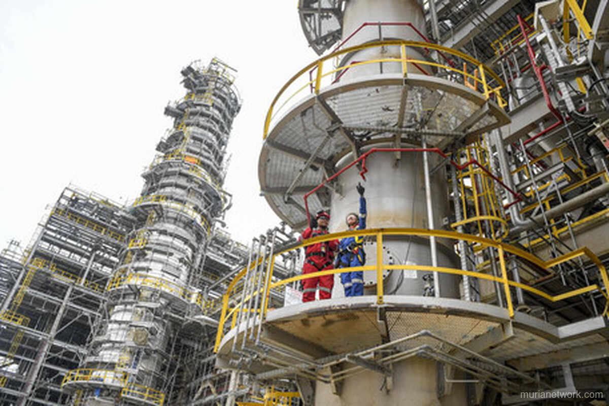 Proyek Kilang Pertamina: RFCC Balikpapan Beroperasi & FID Tuban 2025