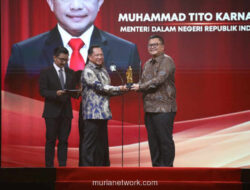Mendagri Tito Karnavian Raih Penghargaan Kepemimpinan, Tekankan Sinergi Pusat-Daerah
