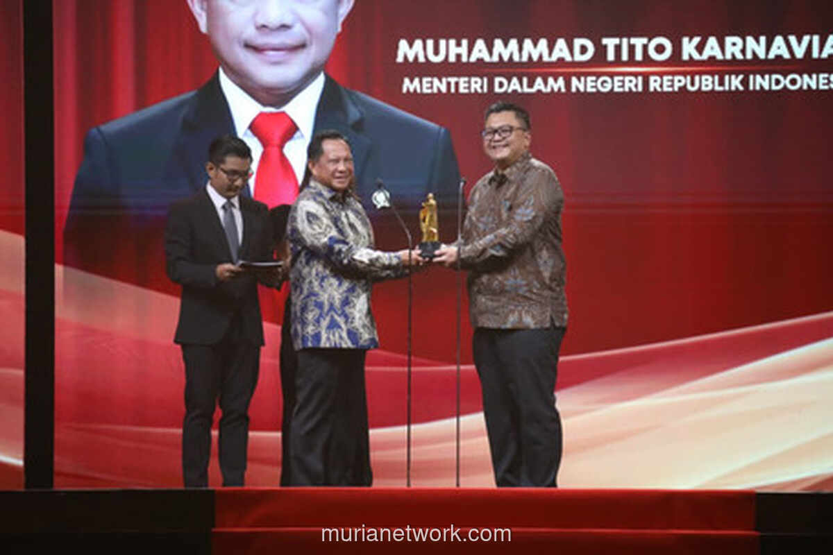 Mendagri Tito Karnavian Raih Penghargaan Kepemimpinan, Tekankan Sinergi Pusat-Daerah