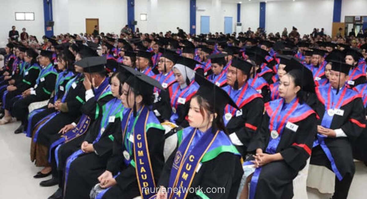 Wisuda Perdana ITKK Sekadau: 102 Lulusan Siap Membangun Daerah & Langsung Diserap Dunia Kerja