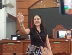 Nikita Mirzani Ungkap Rahasia Skincare & Tips Aman Pilih Produk dari Penjara