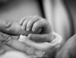 Inversio Uteri: Penyebab, Bahaya, dan Pencegahan Rahim Copot Saat Persalinan