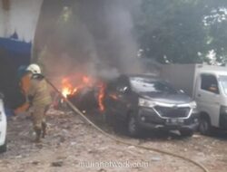 Kebakaran Mobil Toyota Kijang di Kolong Tol Karang Anyar, 1 Tewas Diduga Akibat Rokok dan Tabung Gas