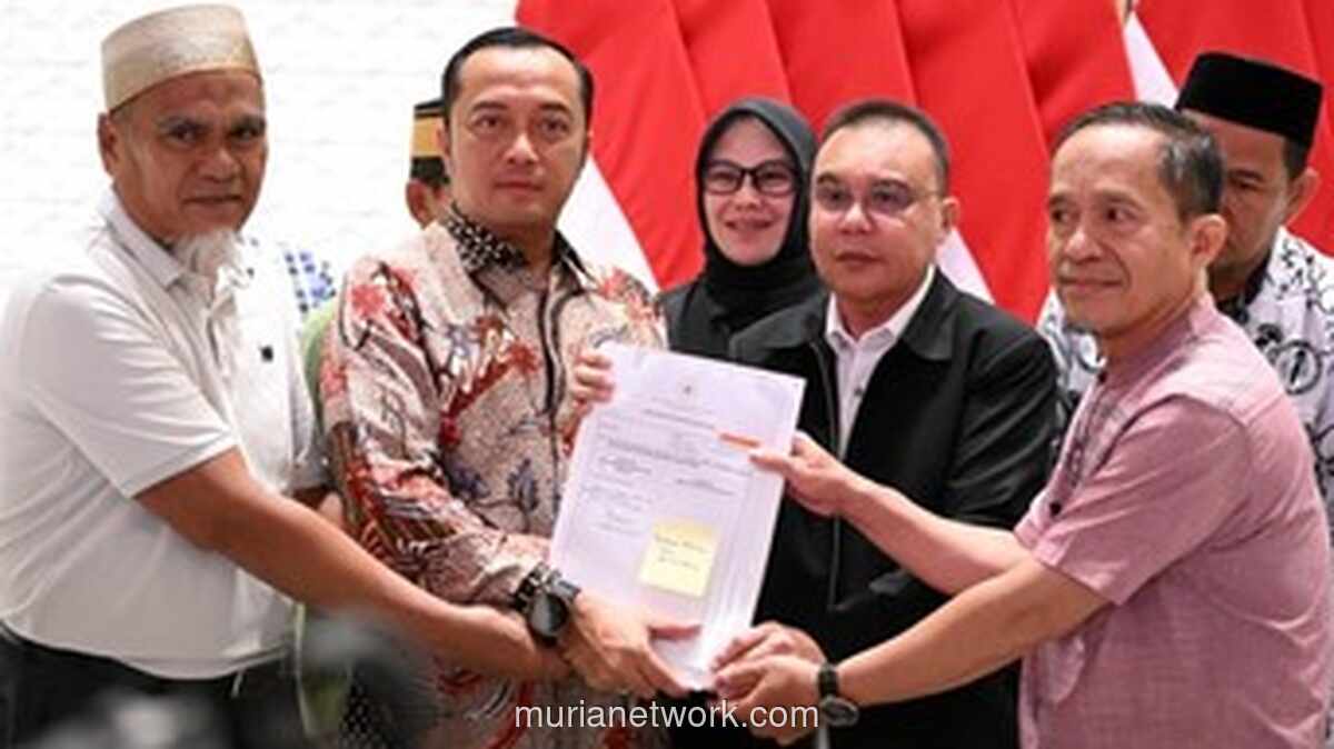 Presiden Prabowo Beri Rehabilitasi ke 2 Guru di Luwu Utara Usai Pulang dari Australia