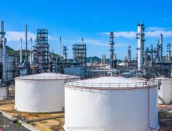 Harga Minyak Dunia Menguat: Dampak Sanksi AS ke Rusia & Analisis OPEC+