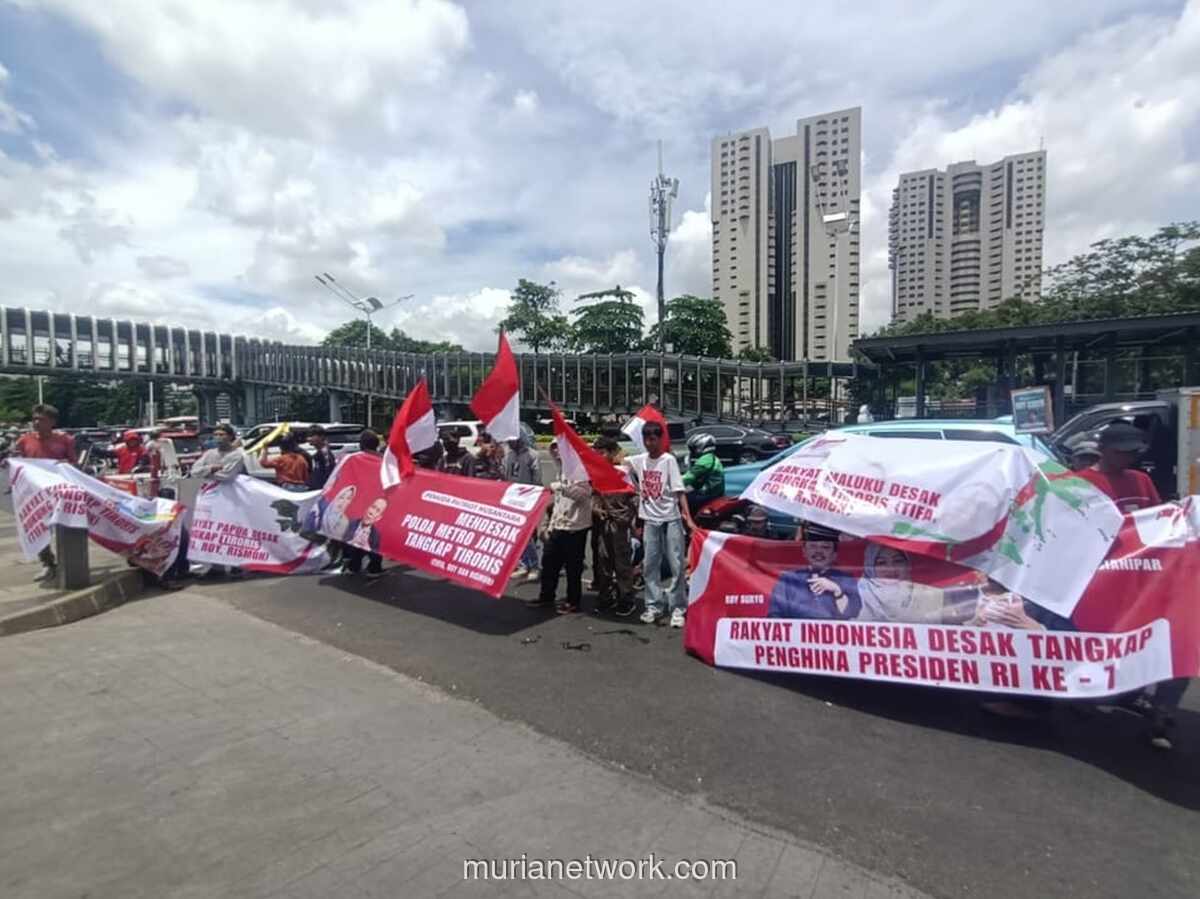 Desak Penahanan Roy Suryo Cs, Pemuda Patriot Nusantara Gelar Aksi di Polda Metro Jaya