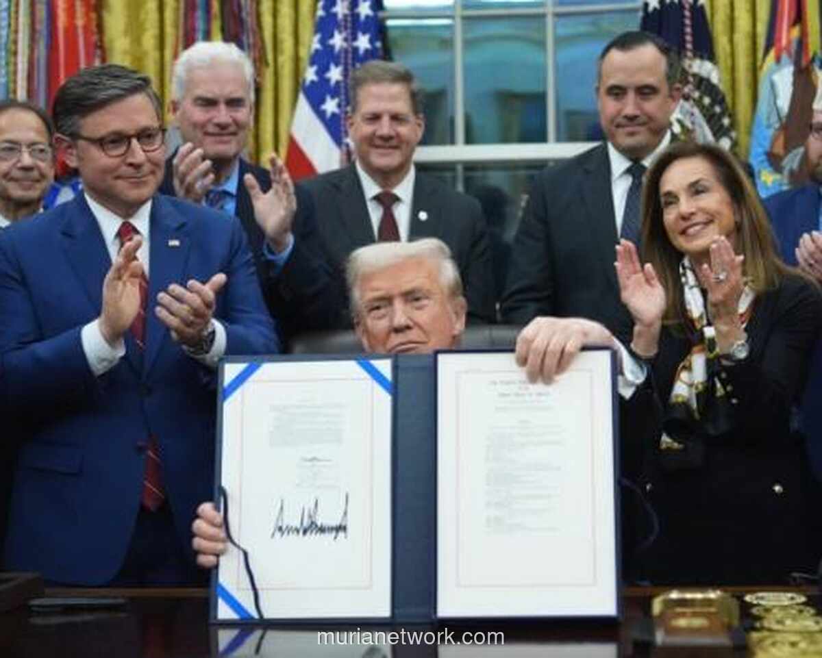 Shutdown AS Berakhir: Trump Tandatangani RUU, Dampak dan Proses Pemulihan