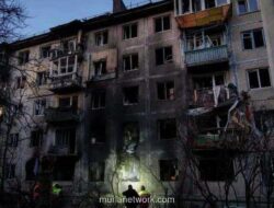 Serangan Rusia di Kiev Tewaskan 6 Orang & Rusak Gedung Kedutaan Azerbaijan