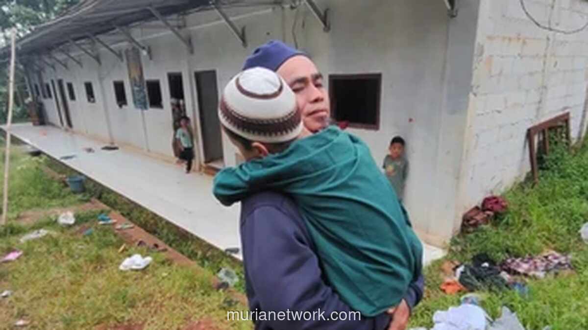 Polwan Polsek Parung Pertemukan Ayup, Anak Hilang, dengan Keluarga di Bogor