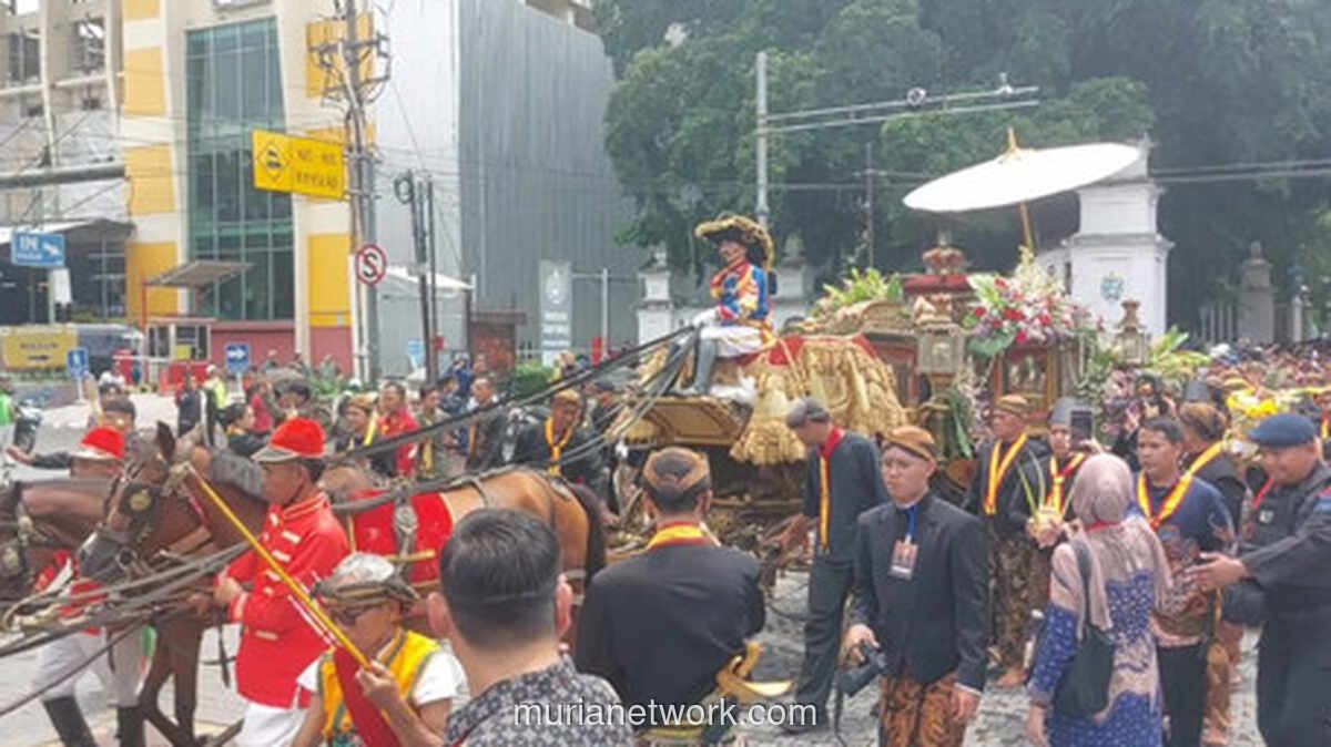 Kenaikan Tahta Raja Surakarta: Prosesi Megah PB XIV & Kirab Kereta Garuda Kencana