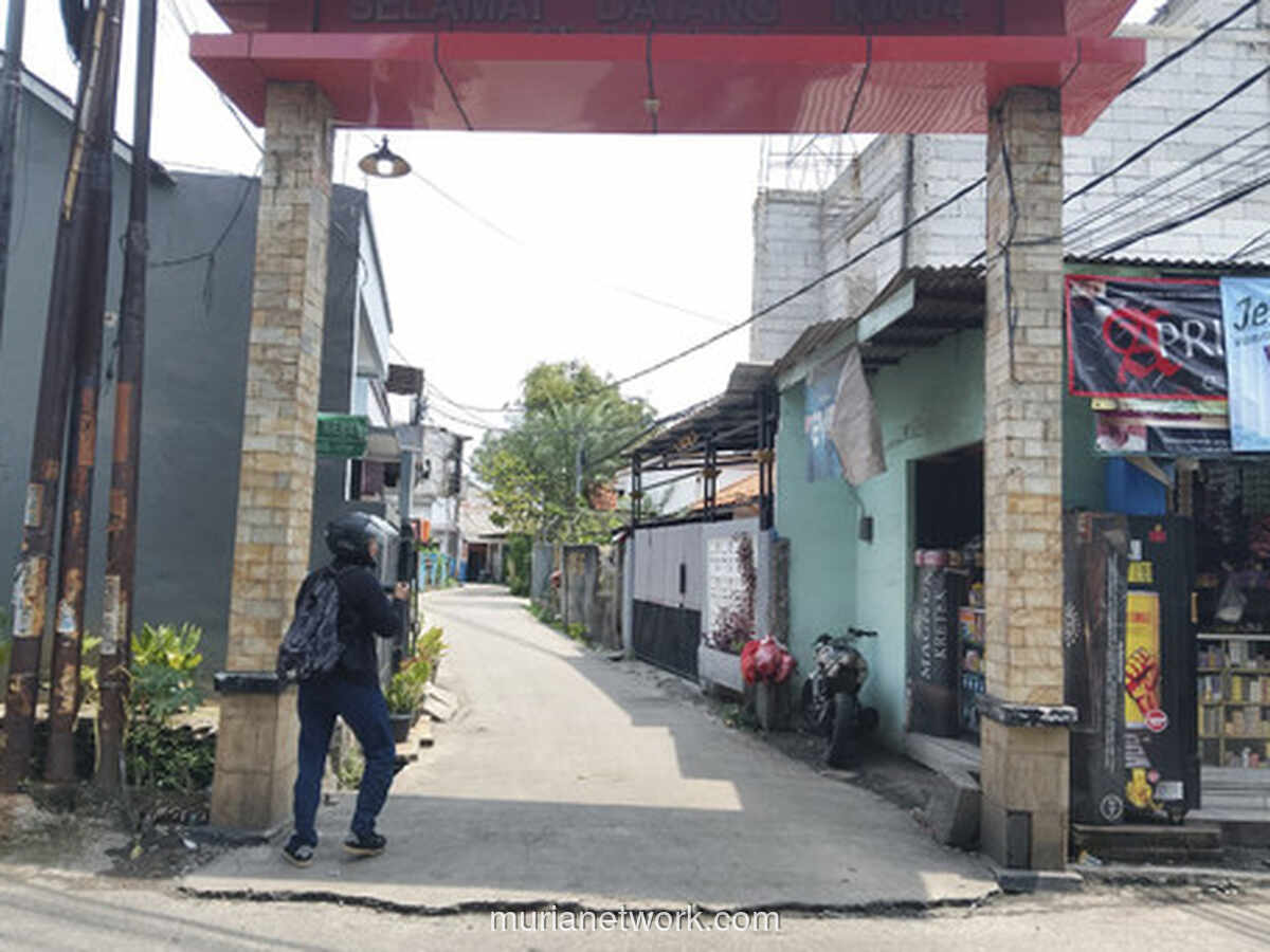 Debu Hitam Pabrik Batu Bara di Kaliabang Bahagia: Warga Resah, Kesehatan Santri Terganggu