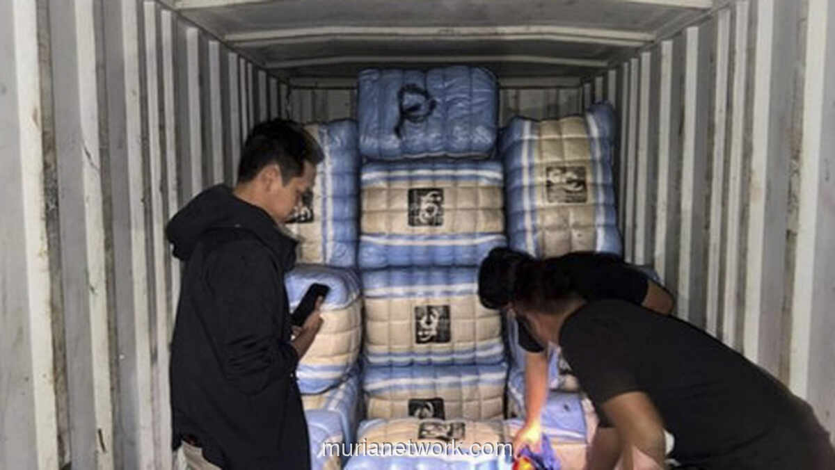 Polda Metro Jaya Ungkap 207 Bal Baju Bekas Ilegal di Jakarta Timur, Ini Modusnya