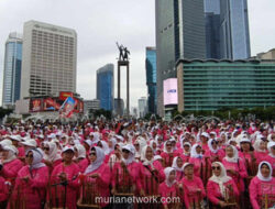 Ribuan Lansia Jakarta Ramaikan CFD dengan Angklung dan Tari Massal