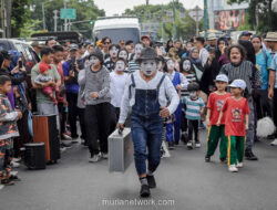 Seniman Pantomim HI Seru CFD Jakarta, Jadi Pusat Perhatian Warga