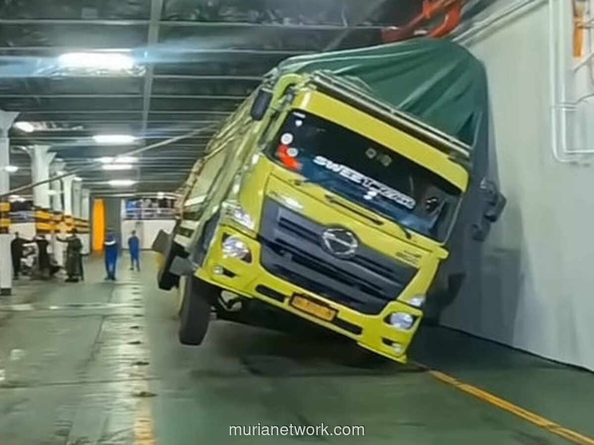 Waspada Gelombang Tinggi Bakauheni: Truk Nyaris Terguling di Kapal Feri, BMKG Keluarkan Peringatan!