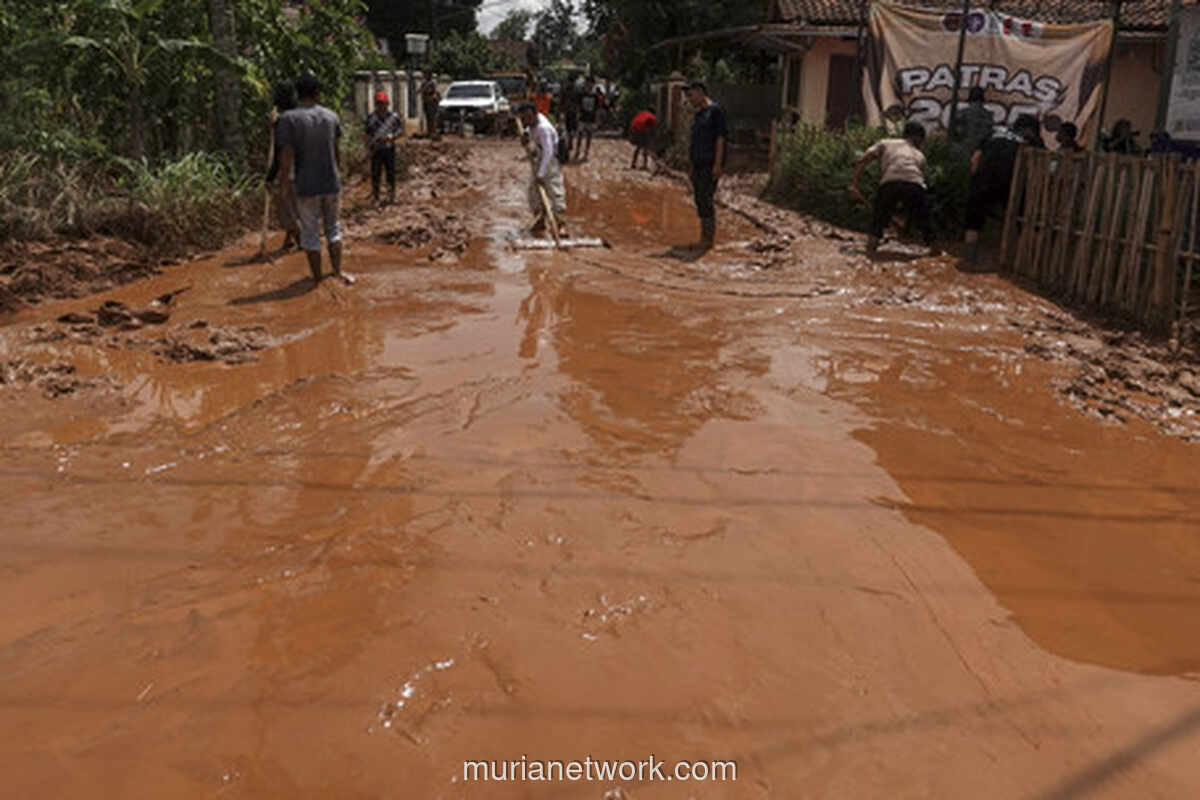 Tim SAR Hari Ke-4 Evakuasi Korban Longsor Cilacap, 11 Warga Masih Hilang