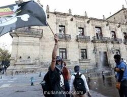 Demo Meksiko Ricuh: Bendera One Piece Jadi Simbol Protes Anti-Kekerasan