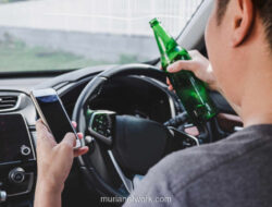 Pengemudi Mabuk Tertidur di Kemudi Dekat Rel Kereta Baciro Yogyakarta, Kaca Mobil Dipaksa Pecah