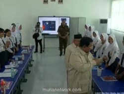 Momen Prabowo Tantang Siswa Boxing di Bekasi: Interaksi Langsung di Kelas Cerdas