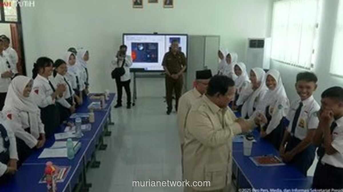 Momen Prabowo Tantang Siswa Boxing di Bekasi: Interaksi Langsung di Kelas Cerdas