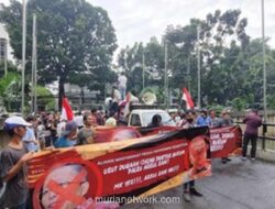 Unjuk Rasa di MK Tuntut Pemecatan Hakim Arsul Sani Terkait Ijazah Palsu