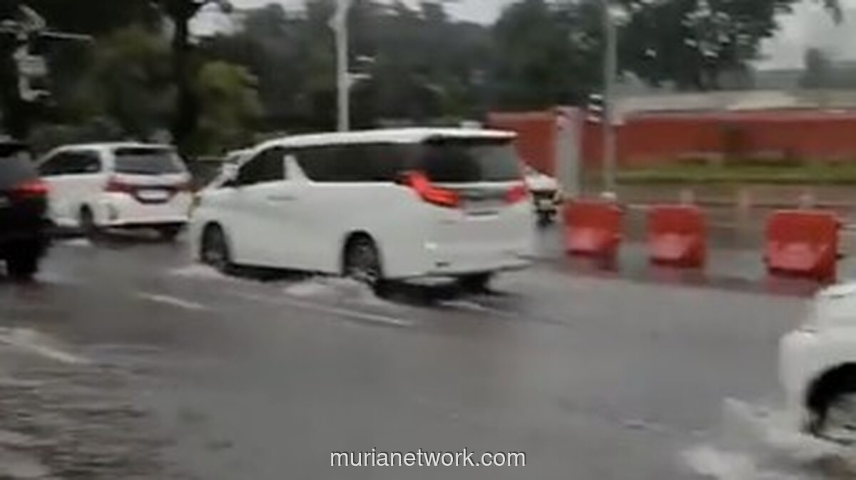 Hujan Jakarta Siang Ini Sebabkan Genangan 20 Cm di Senayan: Daftar Wilayah Waspada