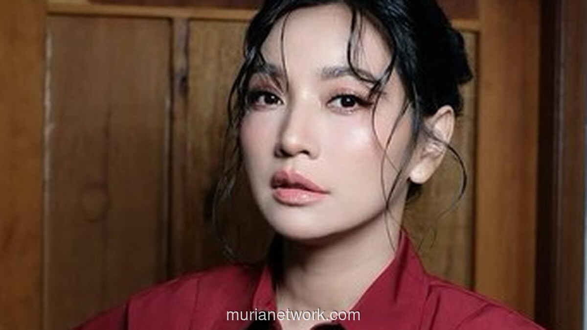 Hesti Purwadinata Beri Peringatan ke Suami Boiyen: Ingat, Abangnya Banyak!