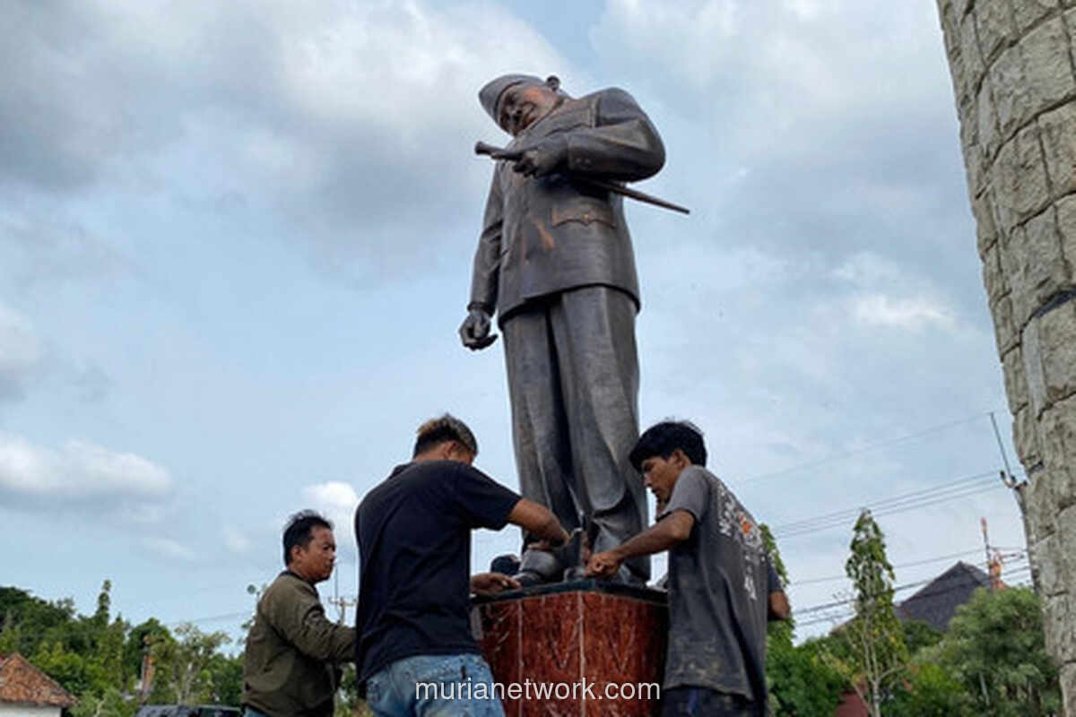 Patung Soekarno di Alun-alun Indramayu Rusak, Kepala dan Leher Miring