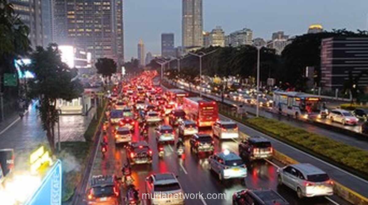 Kemacetan Parah di Semanggi Jakarta Pasca Hujan Deras: Penyebab & Dampaknya