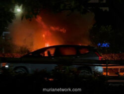 Mobil Terbakar di Tol S. Parman Jakarta Barat: Kronologi & Dampak Lalu Lintas