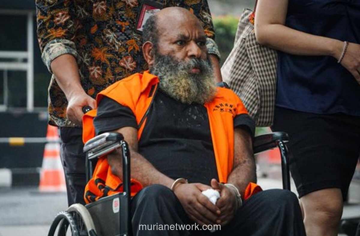 Lika-Liku Penangkapan Lukas Enembe: Rintangan Logistik, Kepungan Massa, hingga Pesawat Sewaan