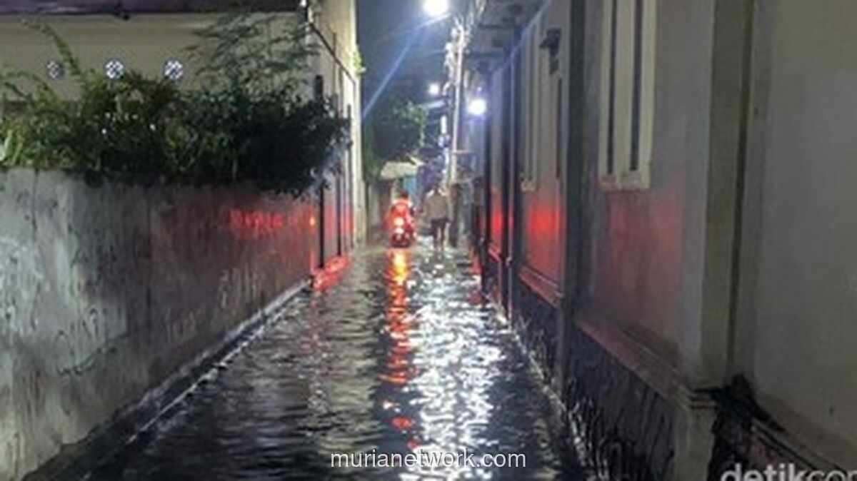 Genangan 50 Cem Paralyze Kebon Pala, 42 RT di Ibu Kota Terendam