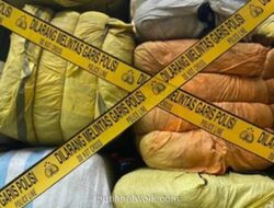 Ratusan Bal Baju Bekas Ilegal Digagalkan, Nilai Sitaan Tembus Rp 4 Miliar