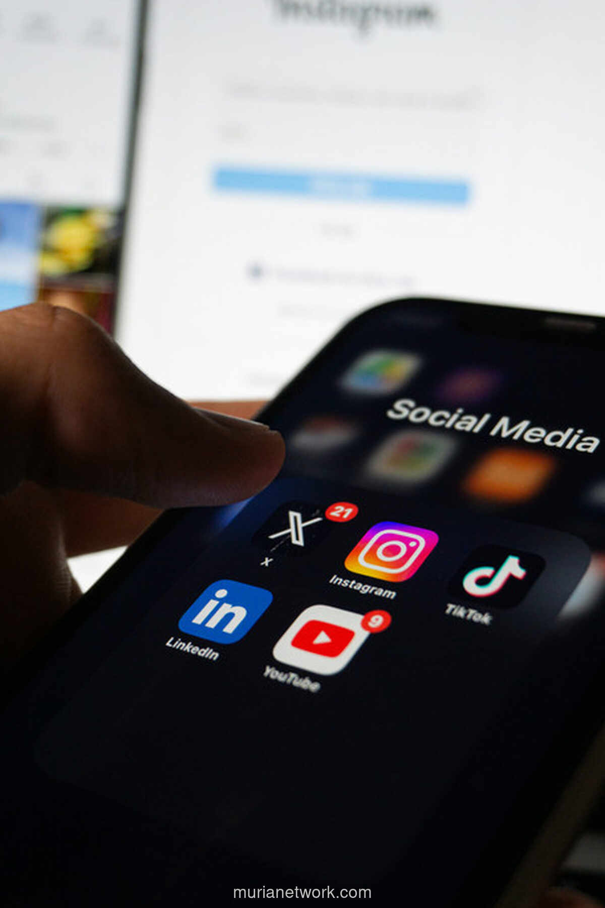 Dunia Maya Indonesia: Antara Senyum Ramah dan Cacian di Kolom Komentar