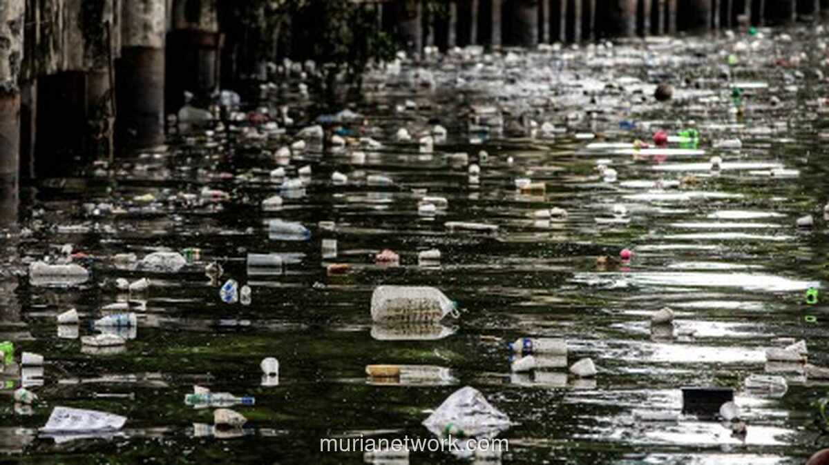 MUI Tetapkan Buang Sampah ke Sungai dan Laut sebagai Perbuatan Haram
